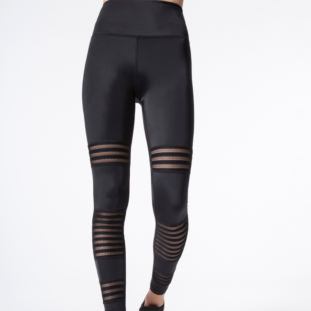 Beyond Yoga Mesh to Impress Medium Yoga Leggings